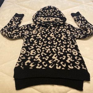 UGG Leopard print hooded sweater (blanket material)